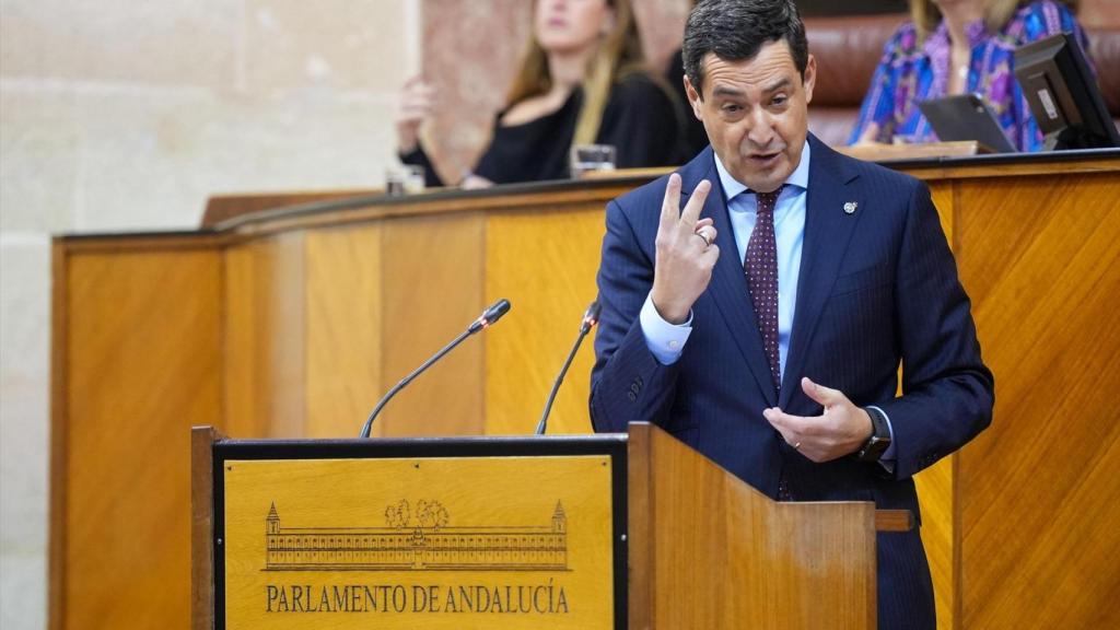 El presidente de la Junta, Juanma Moreno, este jueves en el Parlamento de Andalucía.