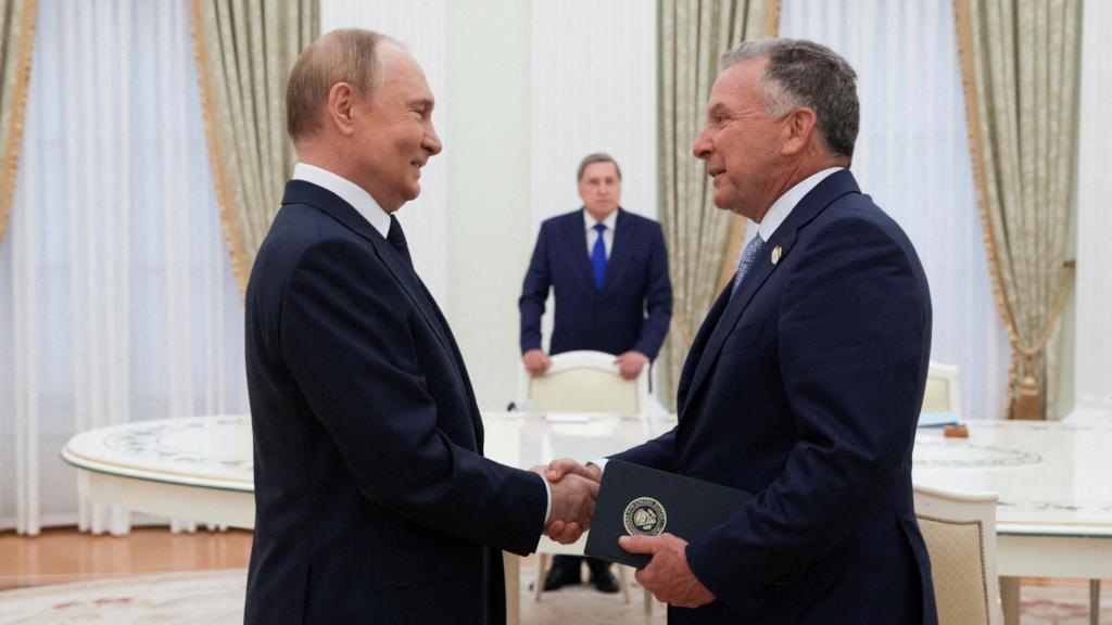 Russian President Vladimir Putin and White House Special Envoy Steve Witkoff on August 6 in Moscow.