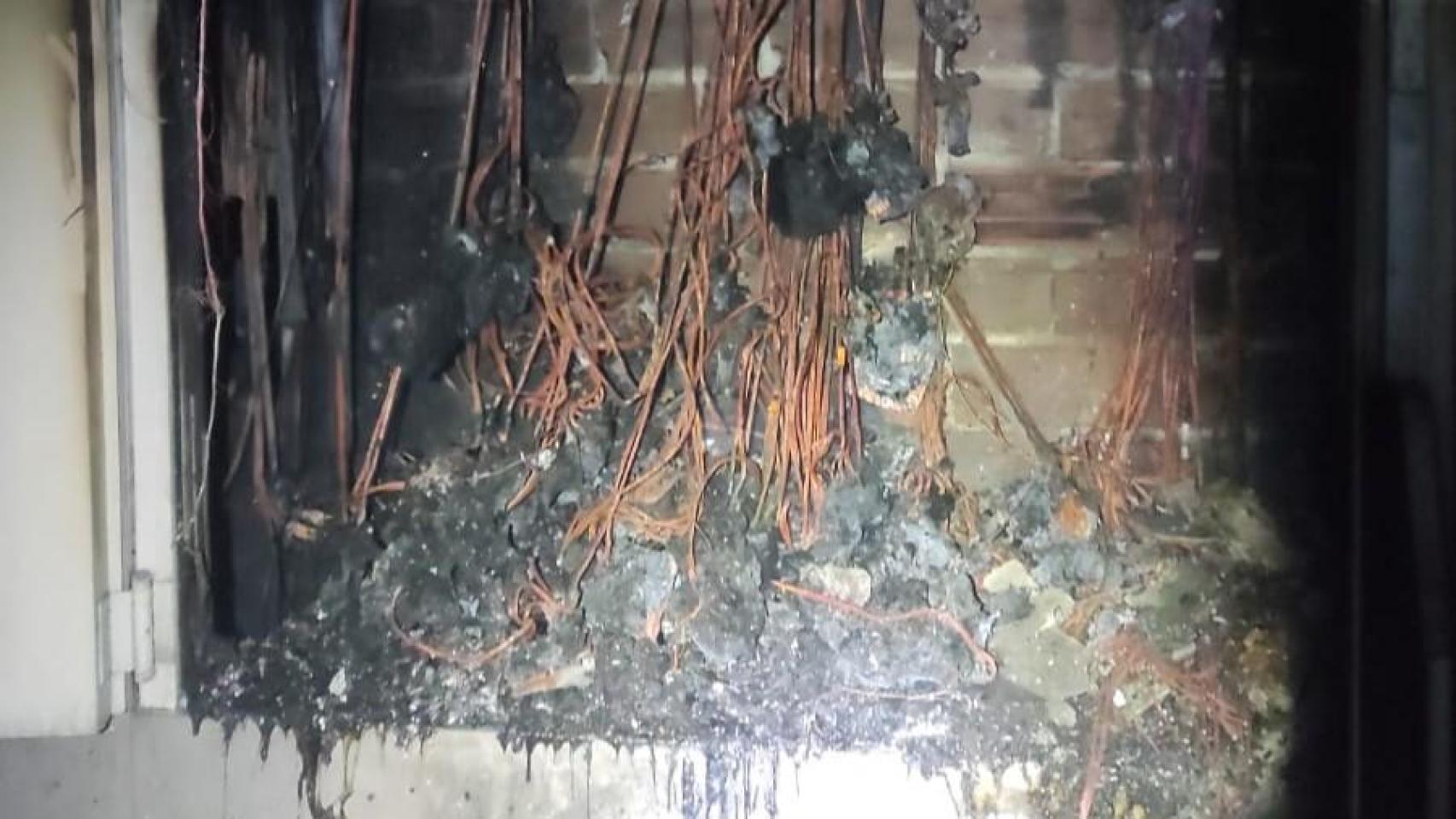 Imagen del incendio de la calle San Isidoro en la Sagrada Familia este jueves.