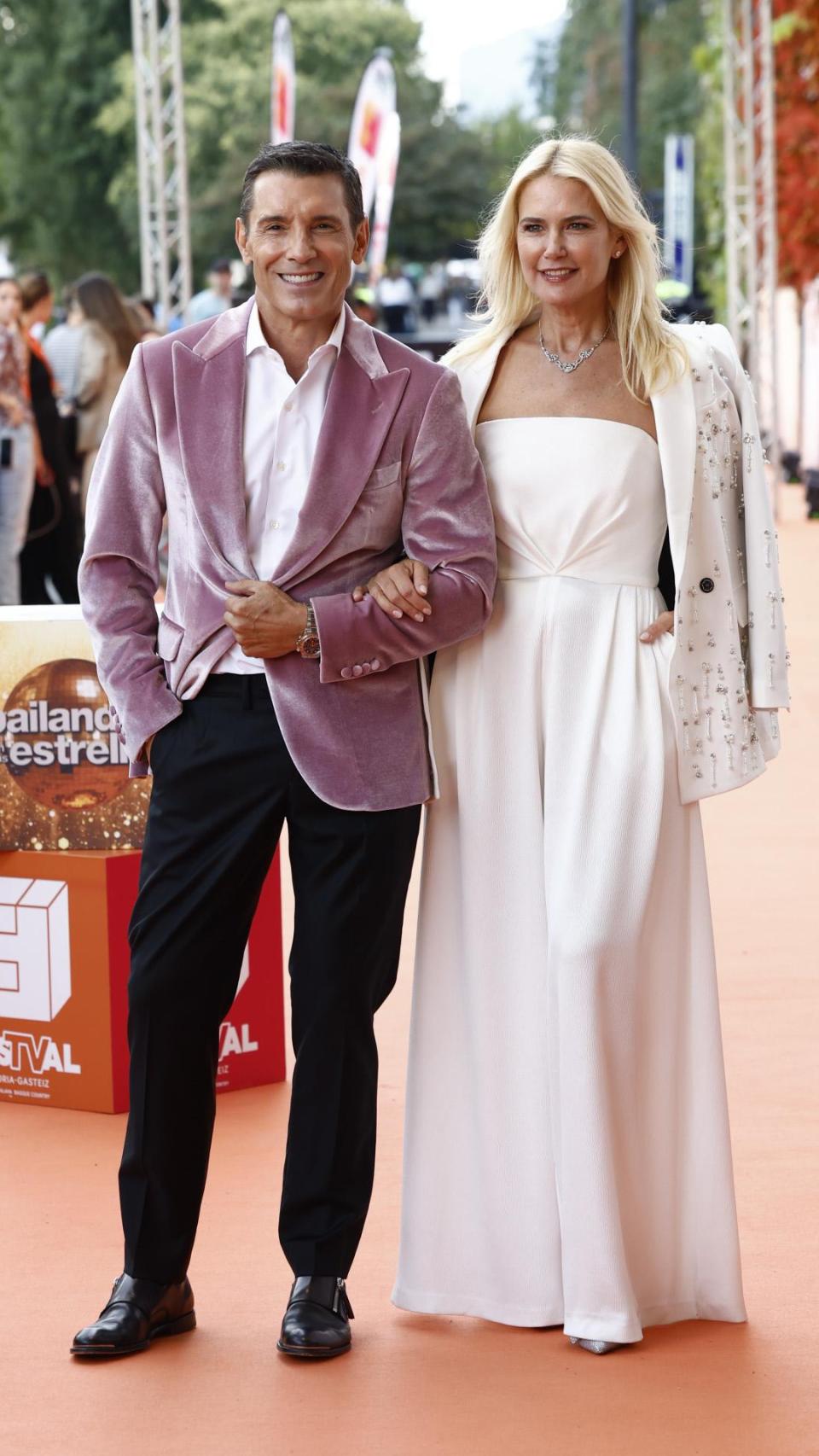 Jesús Vázquez y Valeria Mazza, su compañera en 'Bailando con las estrellas', en el FesTVal de Vitoria.