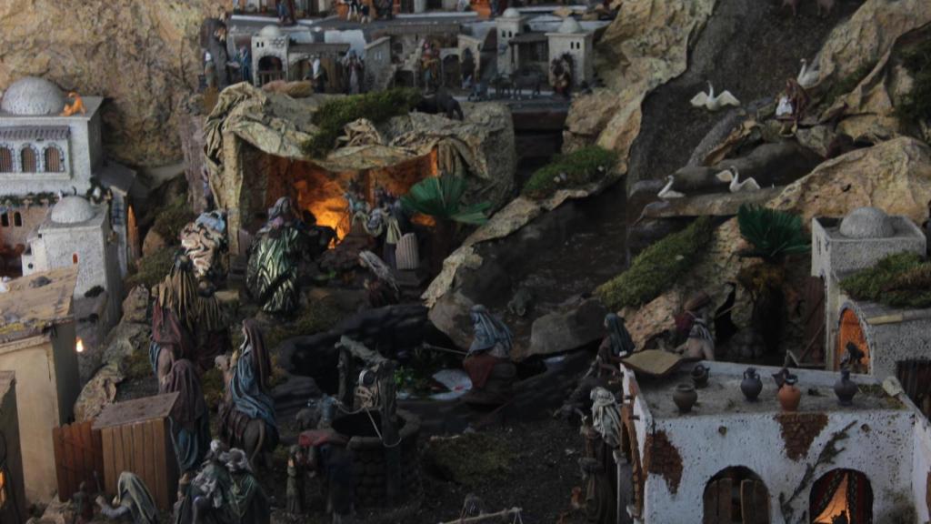 Detalle de la cascada y el río de agua del belén.