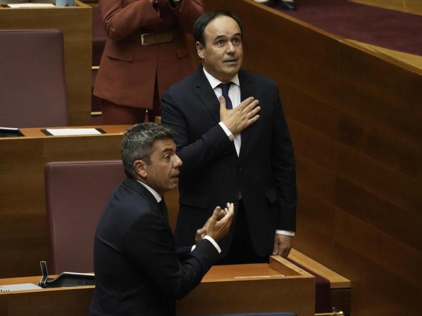 Pérez Llorca, recién elegido en presencia de Mazón. Eduardo Manzana / EP