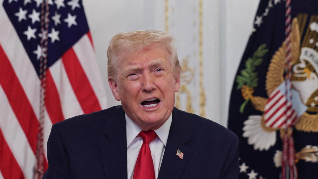 El presidente de Estados Unidos, Donald Trump, participa en una llamada con militares del Ejército de Estados Unidos.