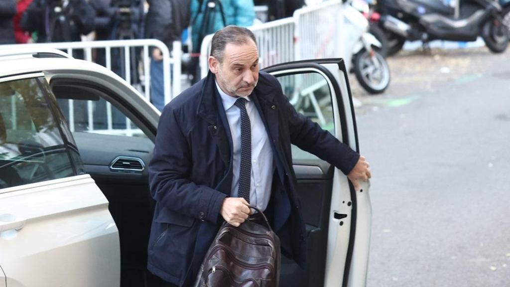 Ábalos, el pasado 27 de noviembre a su llegada al Supremo antes de ingresar en prisión.