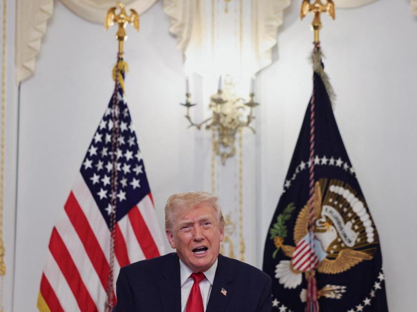 Donald Trump durante una llamada con miembros del Ejército de Estados Unidos en Acción de Gracias.