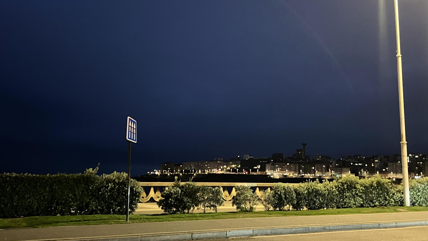 Imagen del paseo marítimo de A Coruña esta mañana.