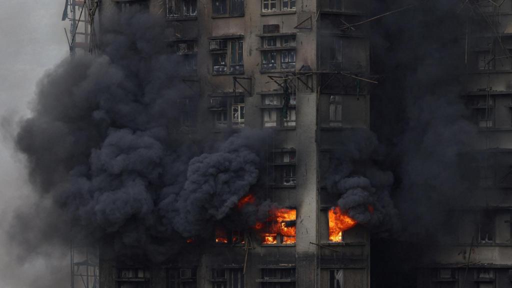 Las llamas arrasaron el interior de varias viviendas.