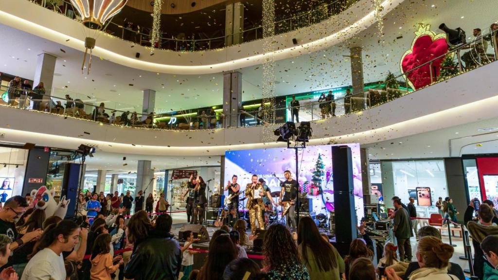Encendido de las luces en Marineda City, en A Coruña.
