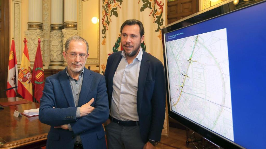 Manuel Saravia (VTLP) y Óscar Puente (PSOE) presentan las líneas generales del plan de integración ferroviaria en superficie en 2017