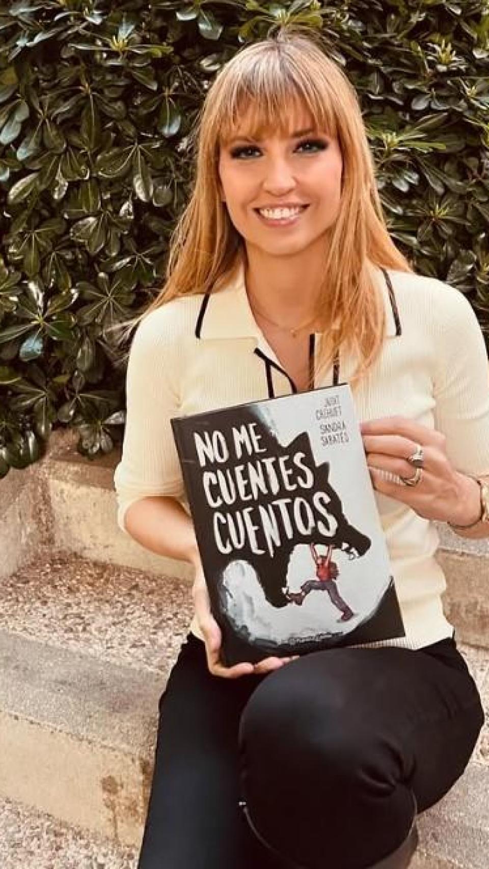 Sandra Sabatés con su novela 'No me cuentes cuentos'.
