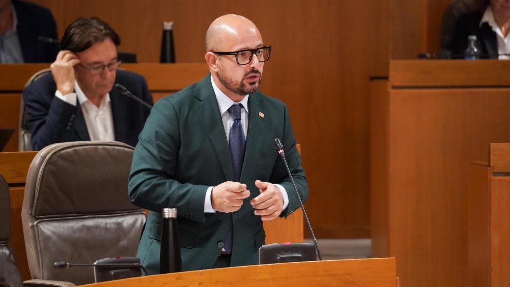 Alberto Izquierdo, en el Pleno de las Cortes de Aragón