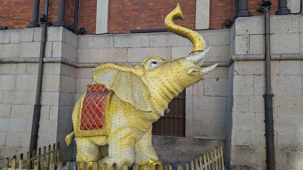 Elefante de Oriente de Salamanca al que se subió la joven