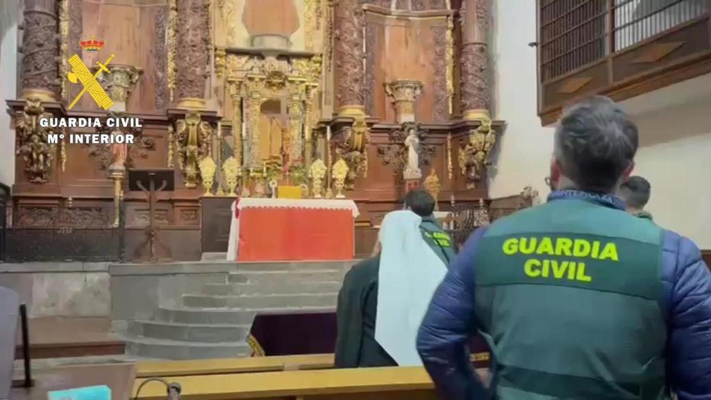 Momento de la detención de la monja en el monasterio