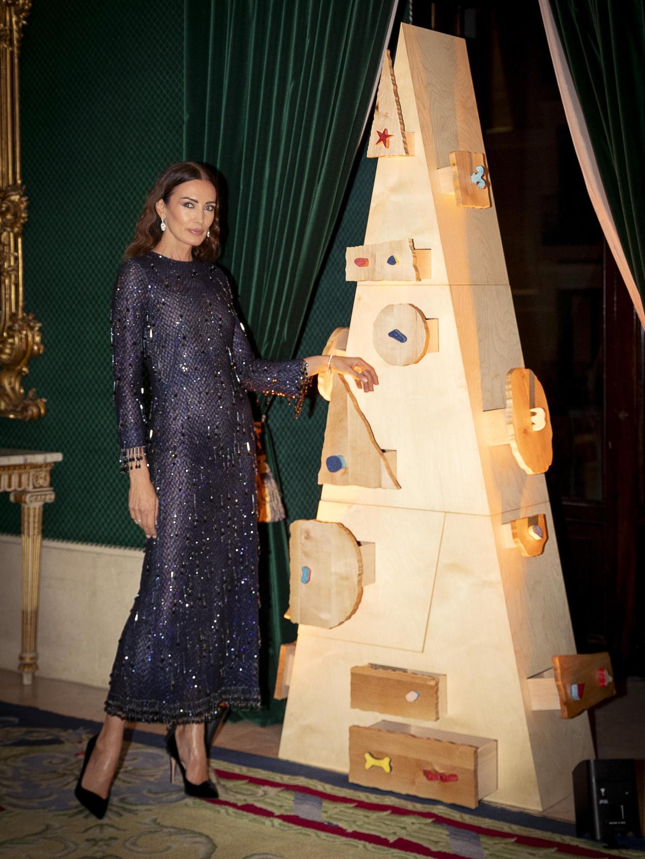 Nieves Álvarez presentó la gala benéfica en el Teatro Real de Madrid.