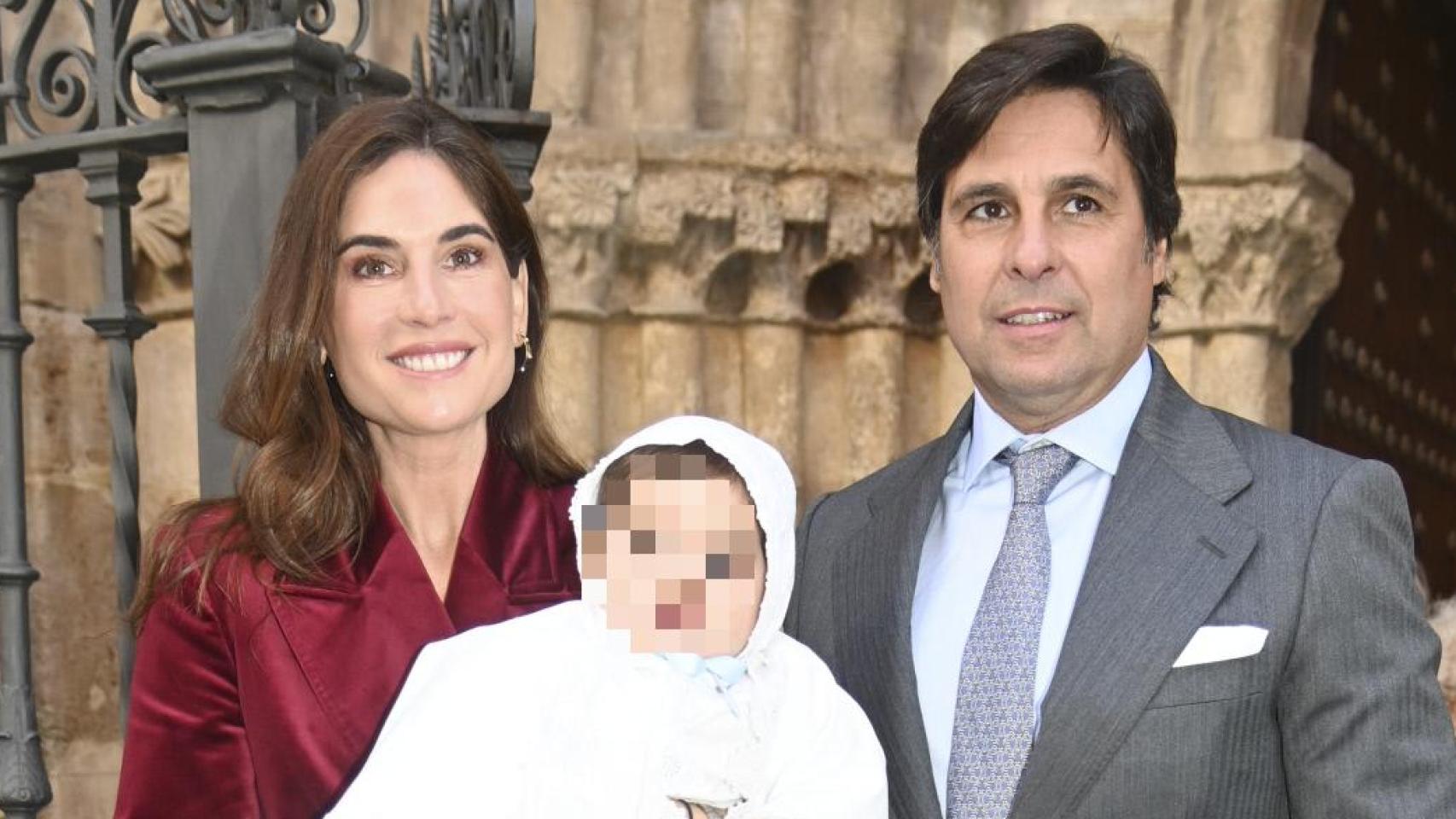 Francisco Rivera y Lourdes Montes celebran el bautizo de su hijo Nicolás en Sevilla este viernes, 28 de noviembre.