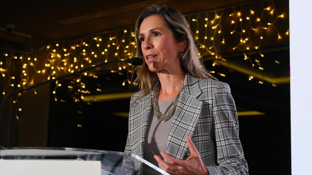 La periodista Mónica Martínez presentando un evento de 'Quincemil'.