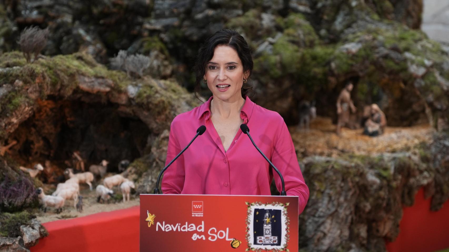 Isabel Díaz Ayuso inaugura la Navidad en la Real Casa de Correos.