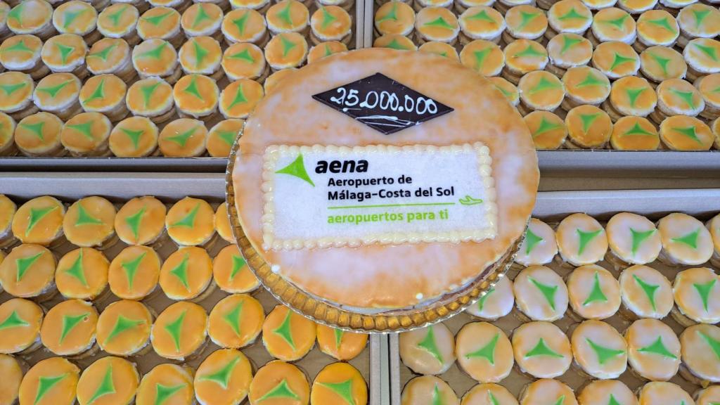 Las tortas locas que se han repartido para celebrar este histórico momento.