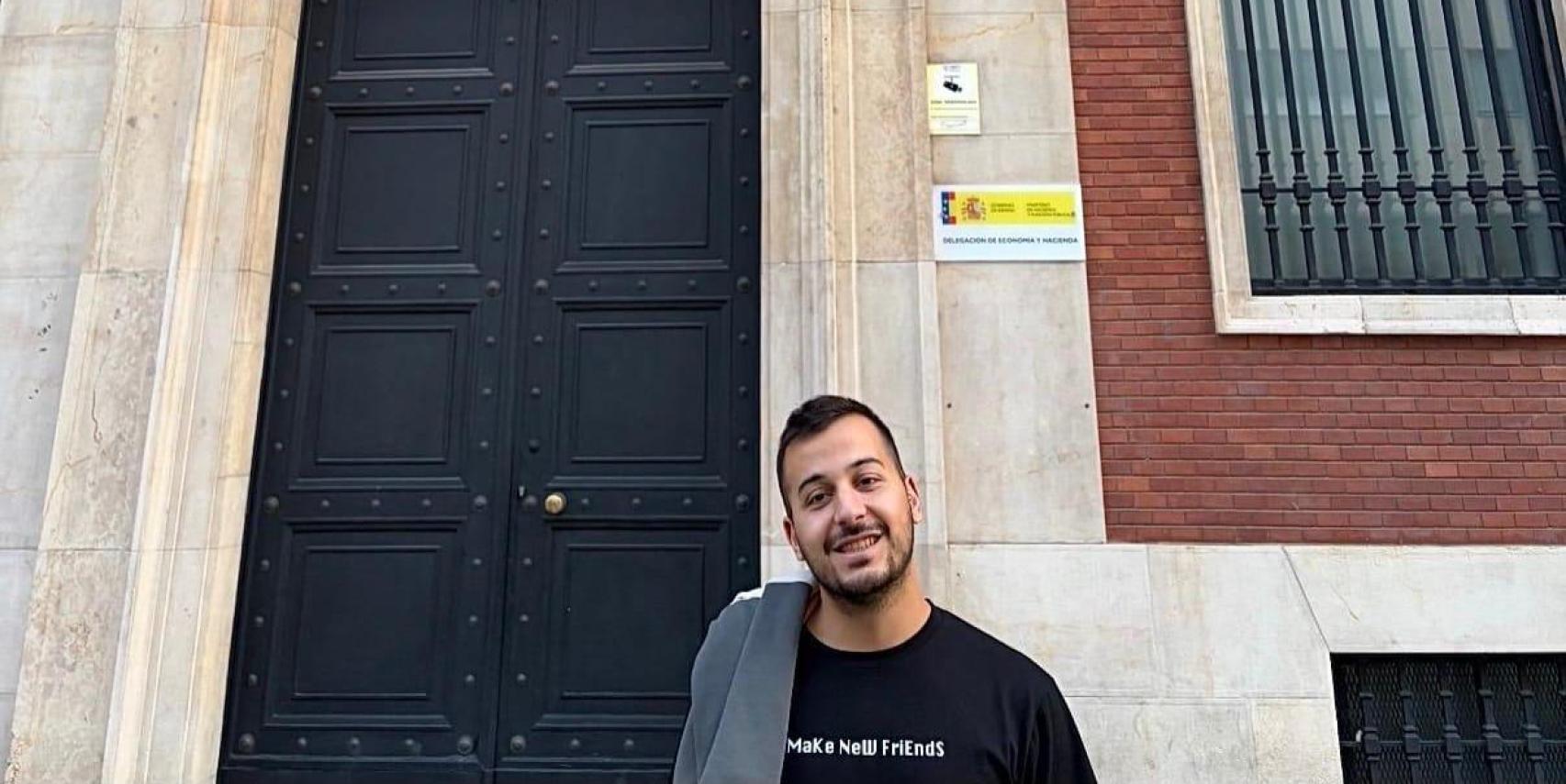 Alberto Arranz a las puertas de la Delegación de Economía y Hacienda en León