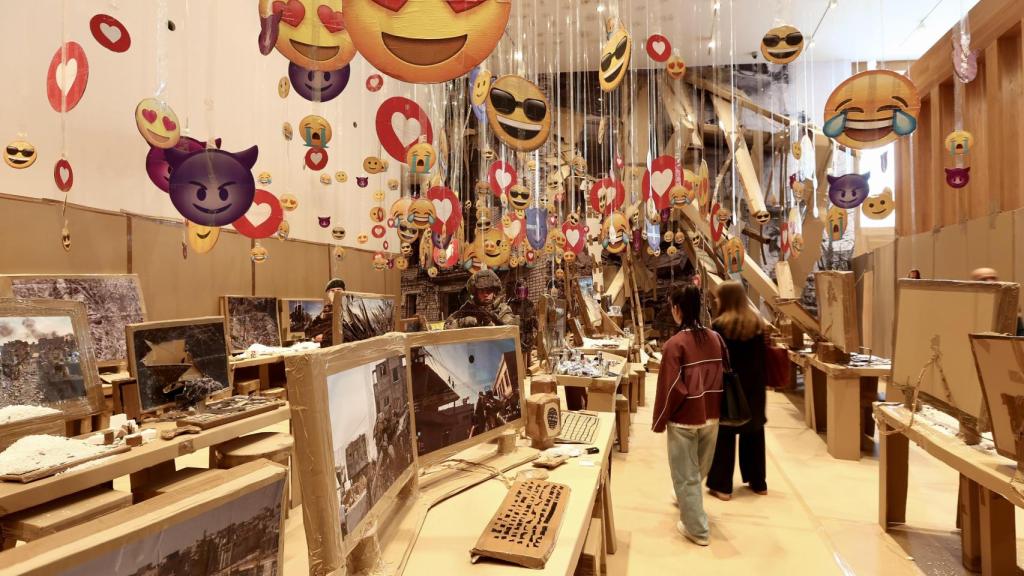 Vista de la exposición de Thomas Hirschhorn. Foto: Jorge Armestar / Museo Helga de Alvear