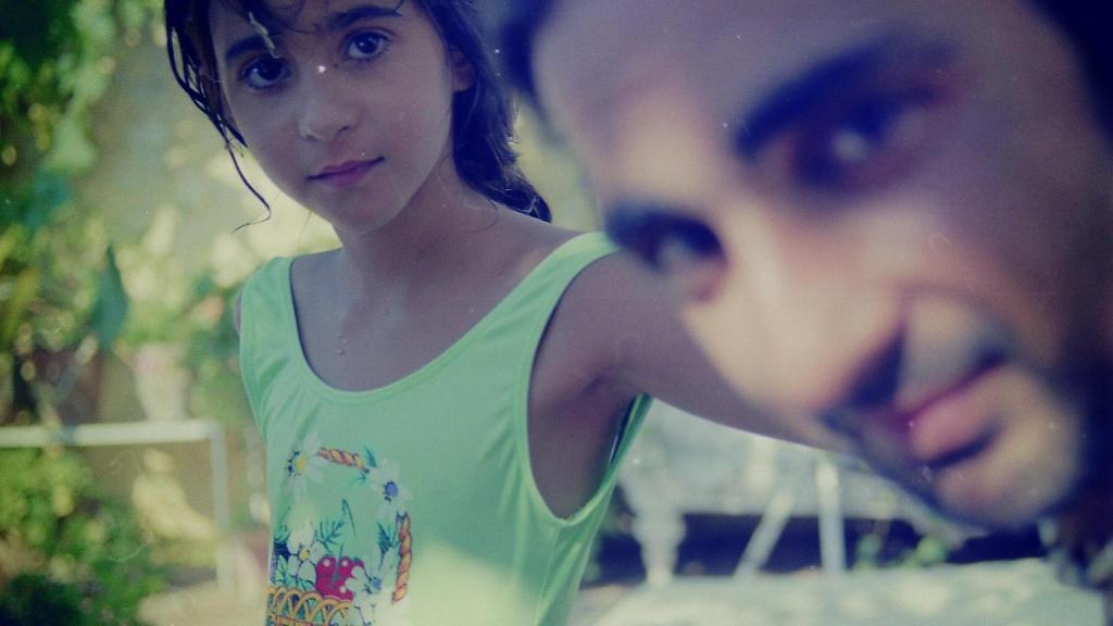 Antonio Flores, con su hija Alba.