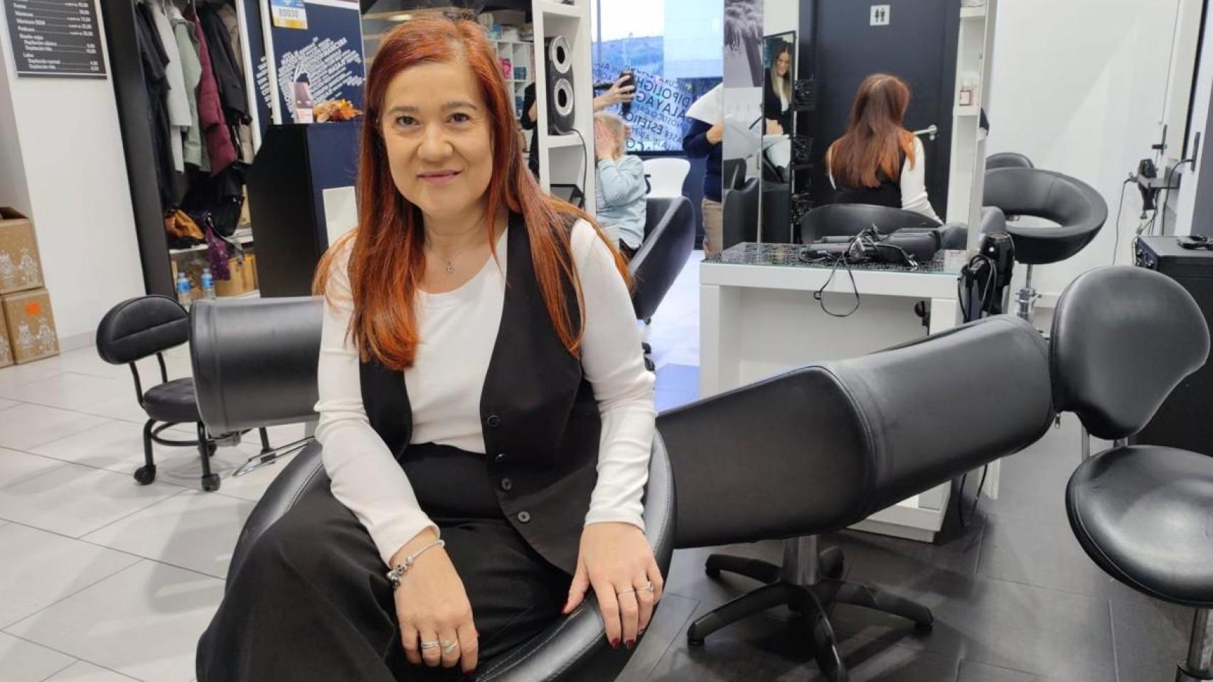 Asunción Catoira en su salón de belleza, Aquarell, en Novo Mesoiro.