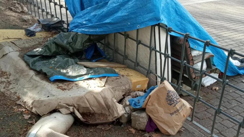 Muchas de las calles de Puente de Vallecas lucen así.