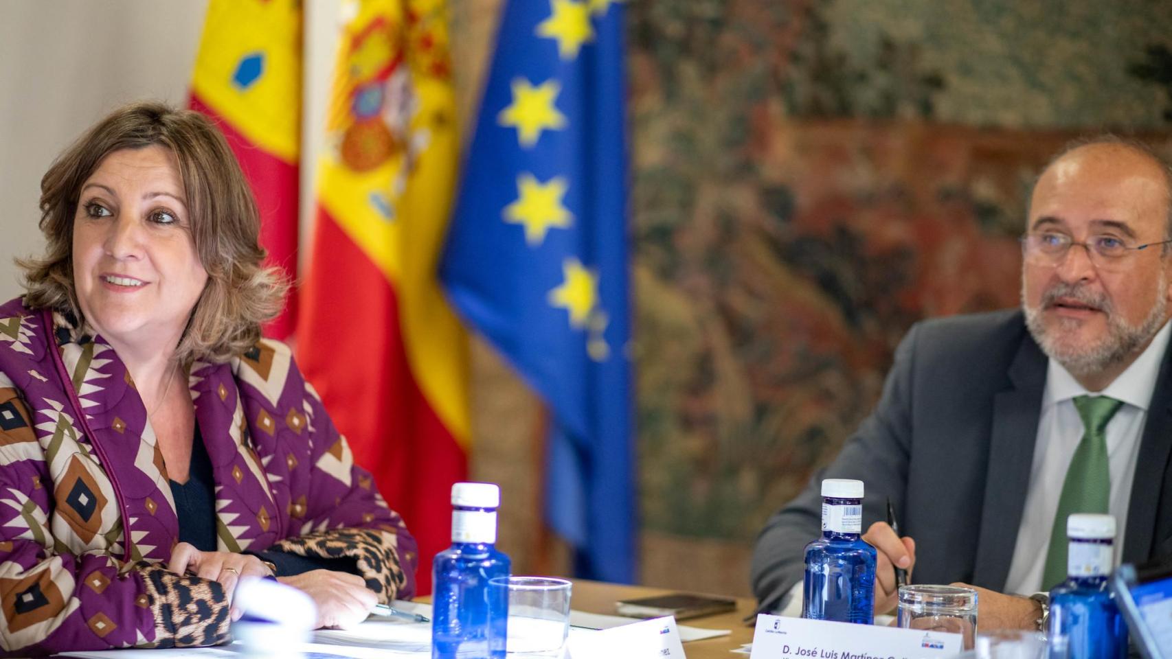 Patricia Franco y José Luis Martínez Guijarro durante el encuentro con los agentes sociales.
