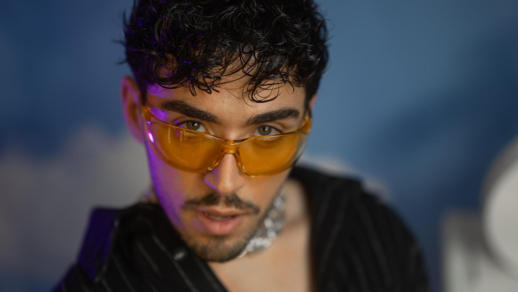 Alezz presenta 'Físico', su nueva canción.