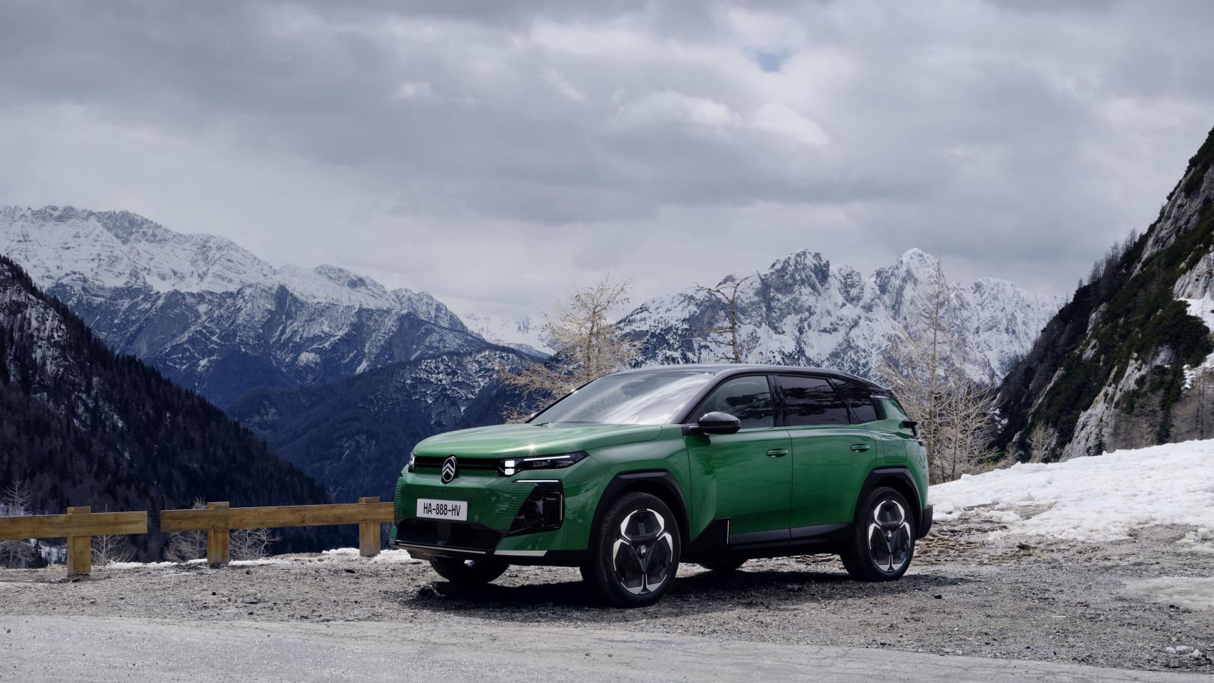 Vista tres cuartos delantera del Citroën ë-C5 Aircross