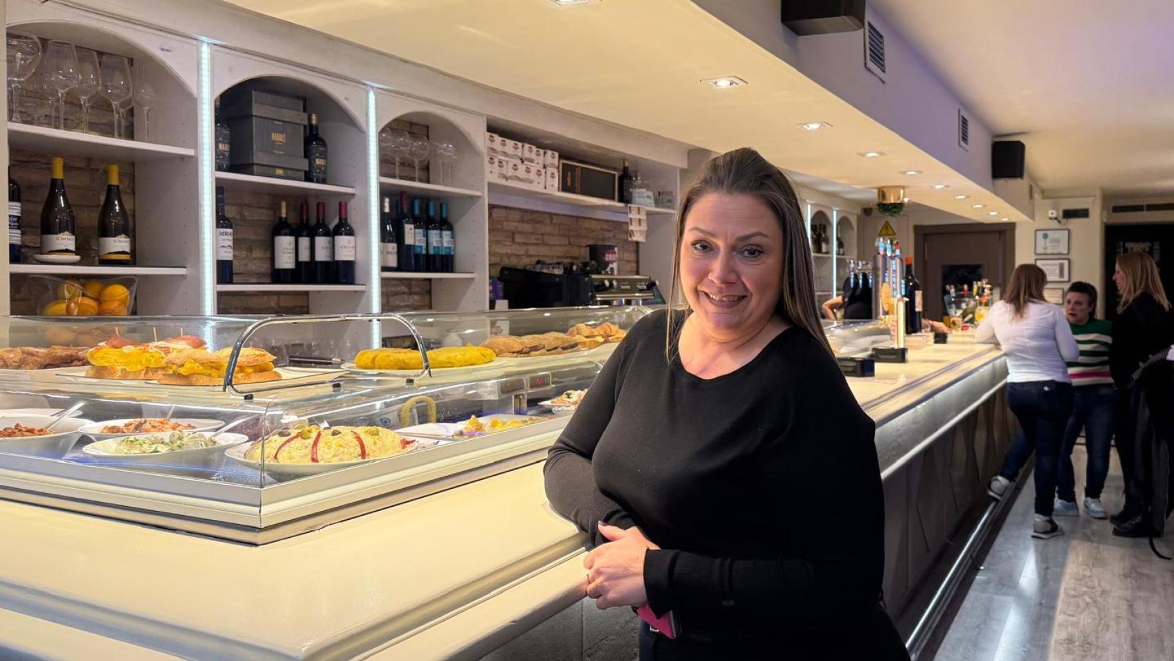 María, propietaria del nuevo bar.