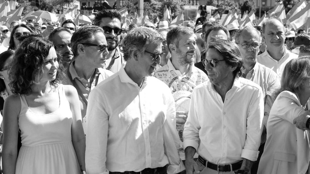 Isabel Díaz Ayuso, Alberto Núñez Feijóo y José María Aznar, en la manifestación del 8 de junio de 2025.