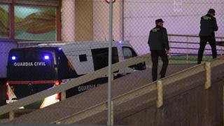 El furgón de la Guardia Civil donde viajan José Luis Ábalos y Koldo García ingresando en la prisión de Soto del Real este jueves.