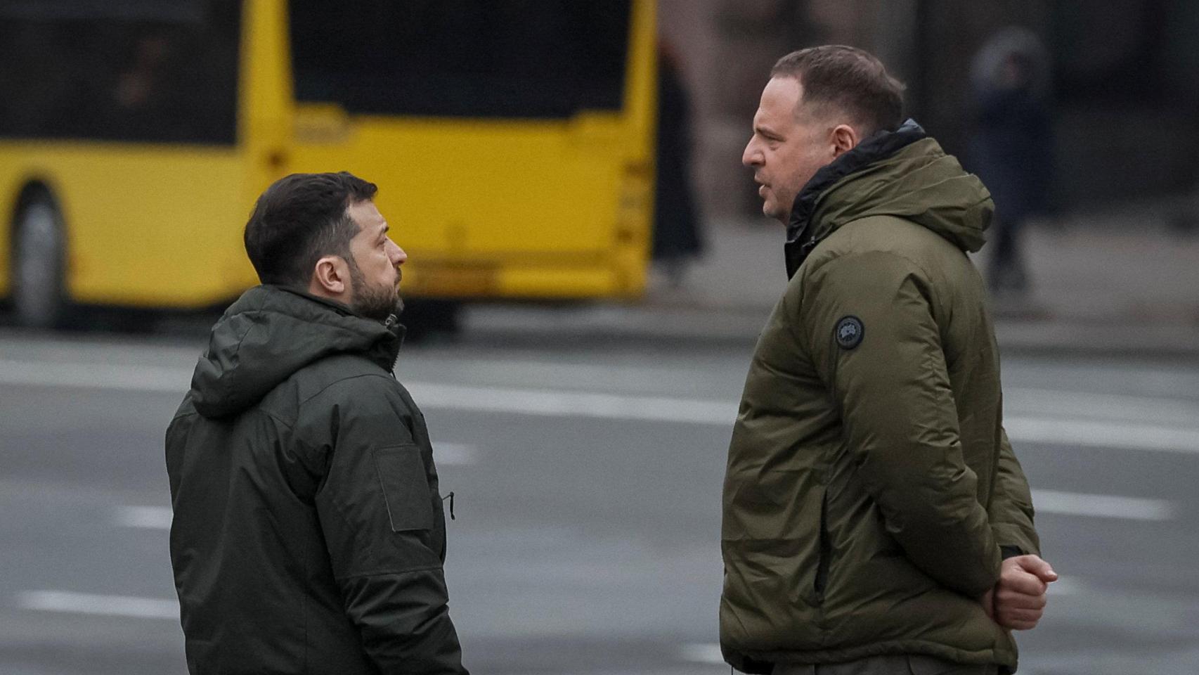 El presidente ucraniano, Volodímir Zelenski, y su hasta ahora jefe de la oficina presidencial Andrí Yermak.