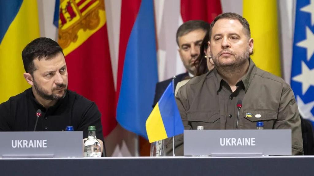 El presidente de Ucrania, Volodimir Zelenski, y su hasta ahora jefe de gabinete y mano derecha, Andrí Yermak.