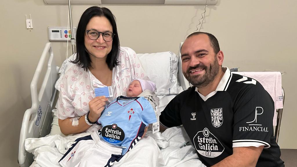 Roi y sus padres, con el Carnet Celtista número 40.000