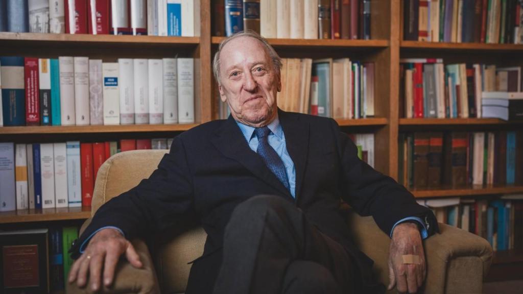 El jurista Tomás-Ramón Fernández, durante la entrevista con EL ESPAÑOL.