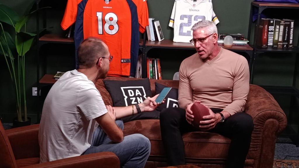 Joe Arlauckas, exjugador del Real Madrid de baloncesto, atiende a EL ESPAÑOL.