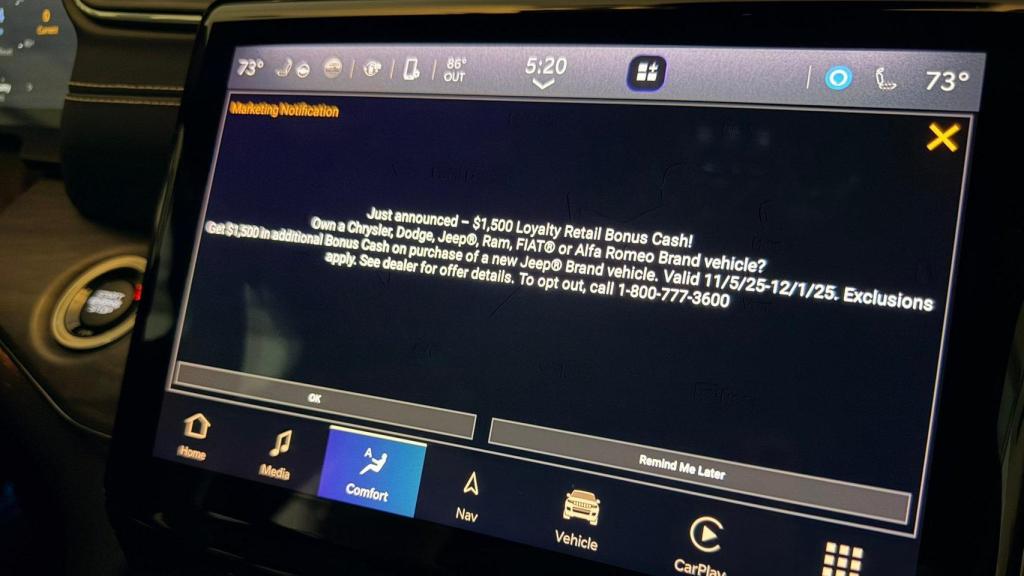 El anuncio que aparece en las pantallas de los vehículos de Jeep