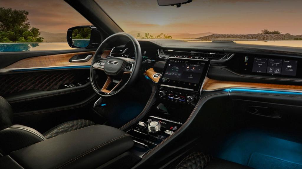 Interior del Jeep Grand Cherokee 2024