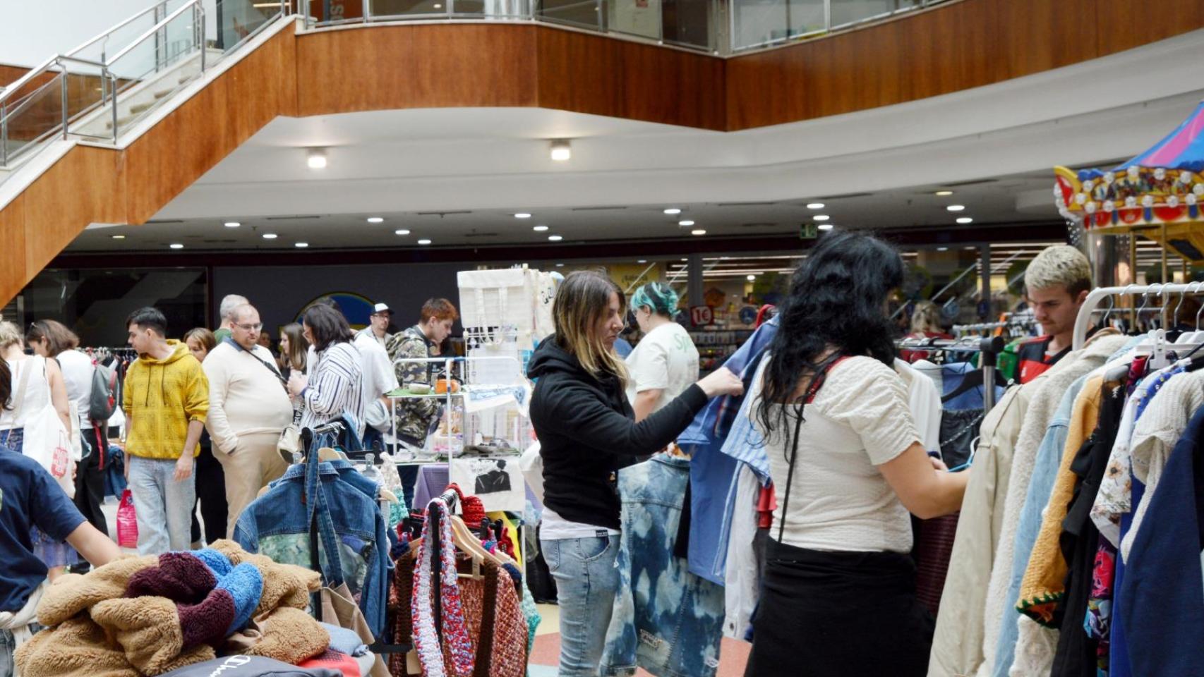 Una edición anterior del Vintax Market en el Centro Comercial Plaza Elíptica de Vigo.