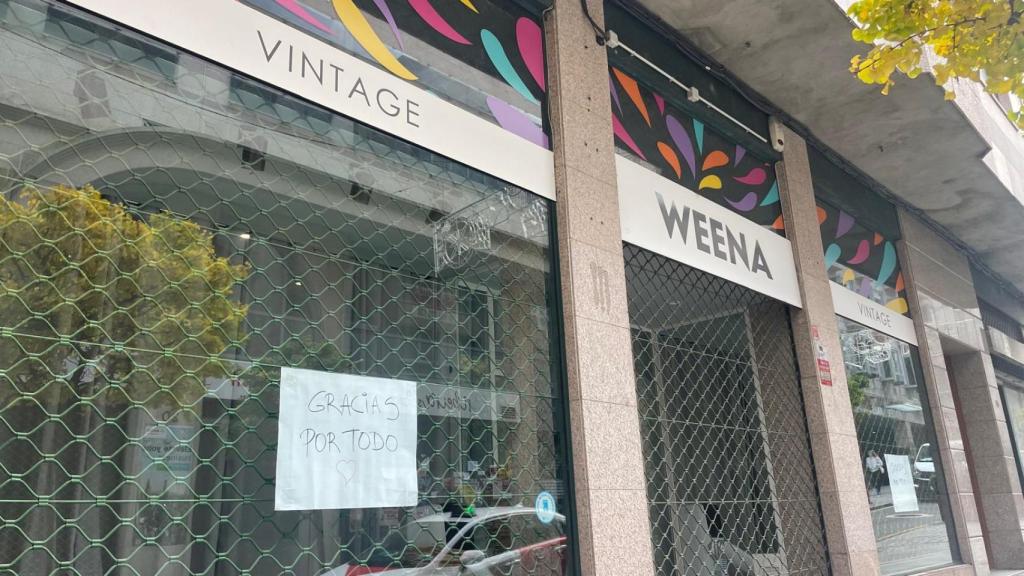 Imagen de Weena Vintage con carteles de despedida.