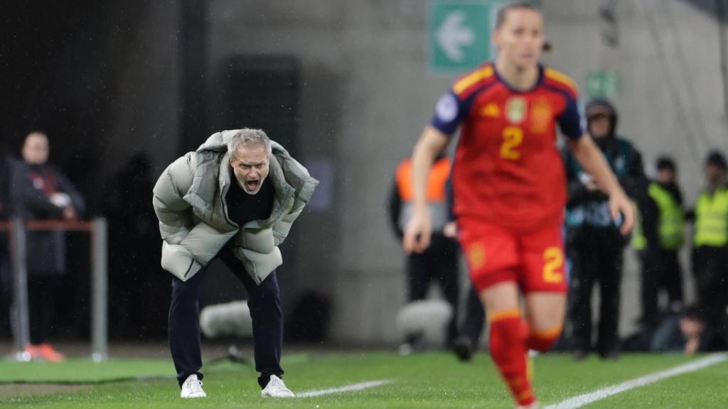 El técnico alemán Christian Wück durante el partido contra España