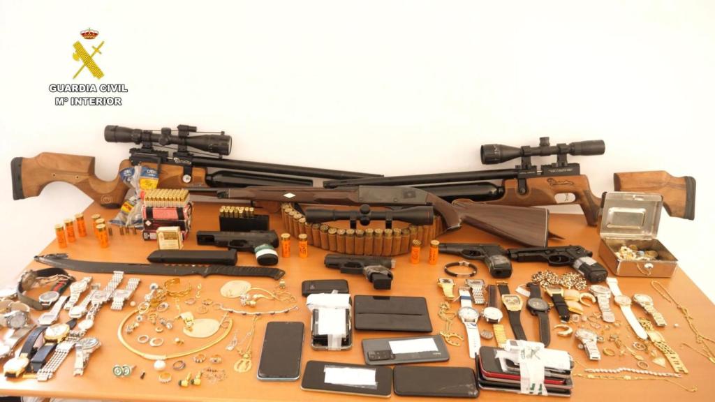 Imagen de los efectos incautados a la banda.