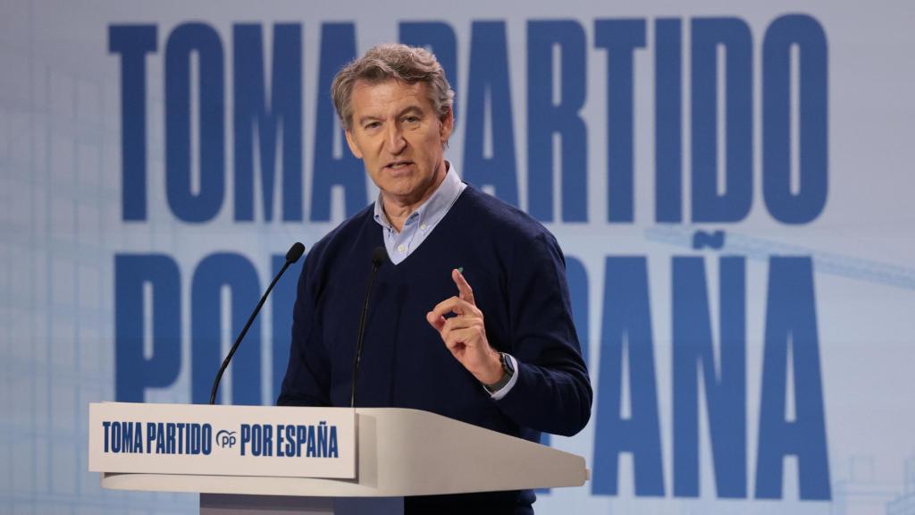 El presidente del Partido Popular, Alberto Núñez Feijóo, durante su intervención en el II Foro Grandes Ciudades, este sábado en Burgos