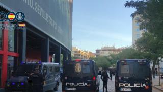Agentes de la Policía Nacional en las inmediaciones del estadio del Sevilla en una imagen de archivo.