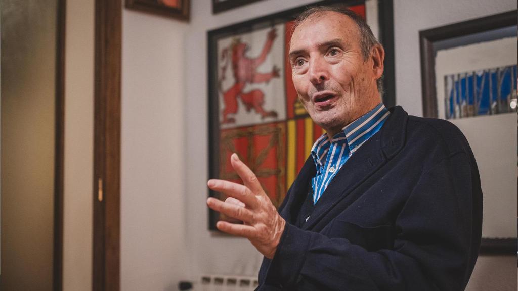 El expresidente del Senado Juan José Laborda recibe a EL ESPAÑOL en su casa.