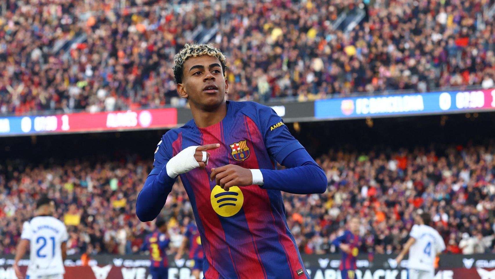 Lamine Yamal celebra el gol marcado ante el Alavés.