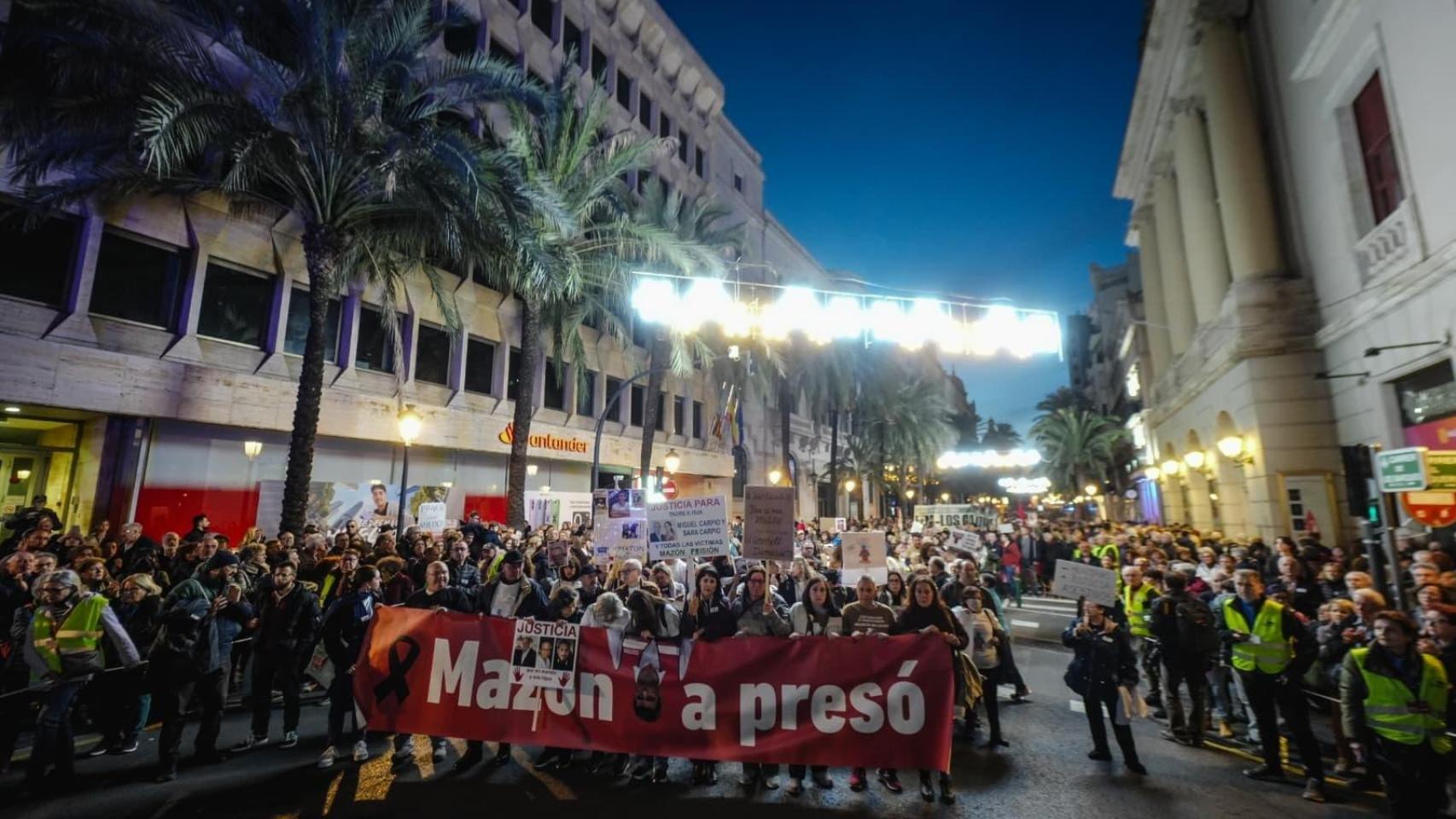 La manifestación 'Mazón a presó' recorre el centro de València