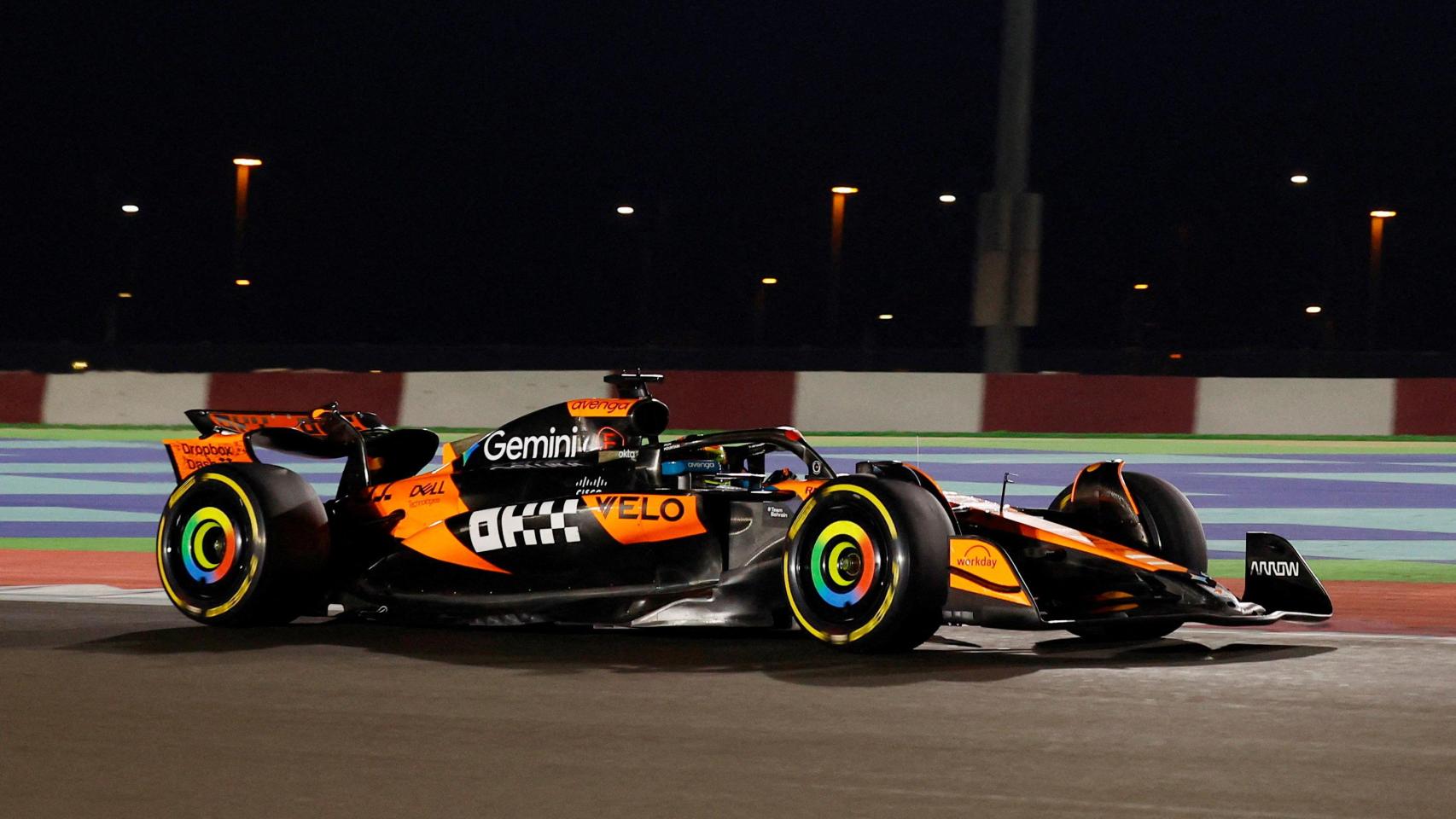 Piastri rueda con su McLaren en la clasificación del GP de Qatar.